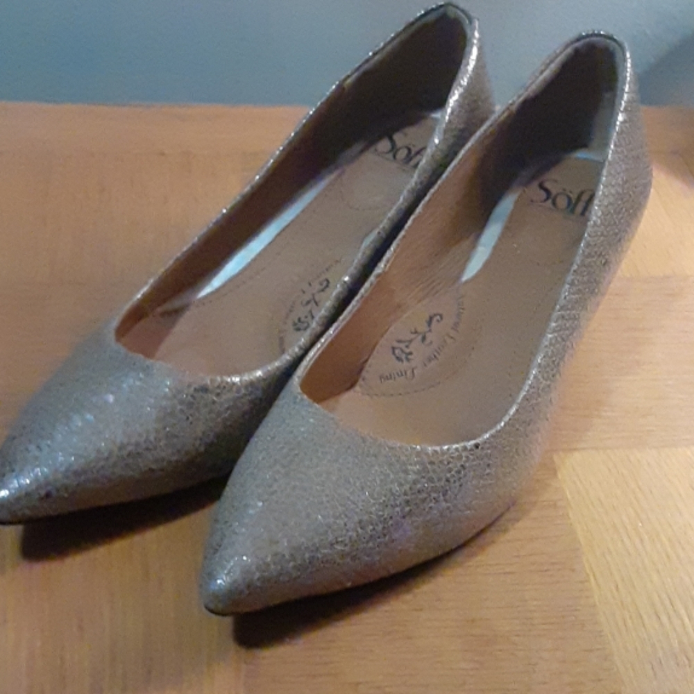 Shoes - Picture 2 of 3